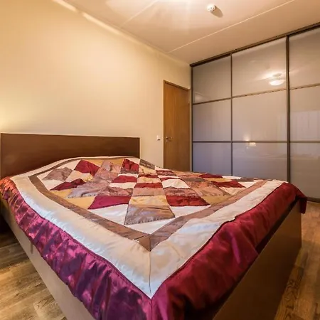 Hilltop - Centre Foorum Apartamento *