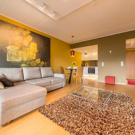 Hilltop - Centre Foorum Apartamento *